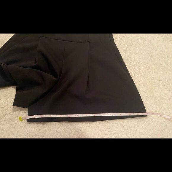 Zara  Black Shorts Size Small Pleated - Picture 3 of 10